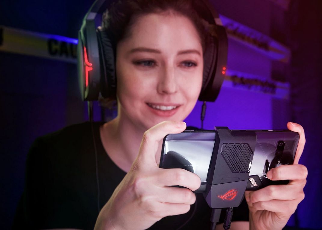 Asus a lansat ROG Phone, un smartphone special pentru gameri Asus A Lansat Rog Phone Un Smartphone Special Pentru Gameri