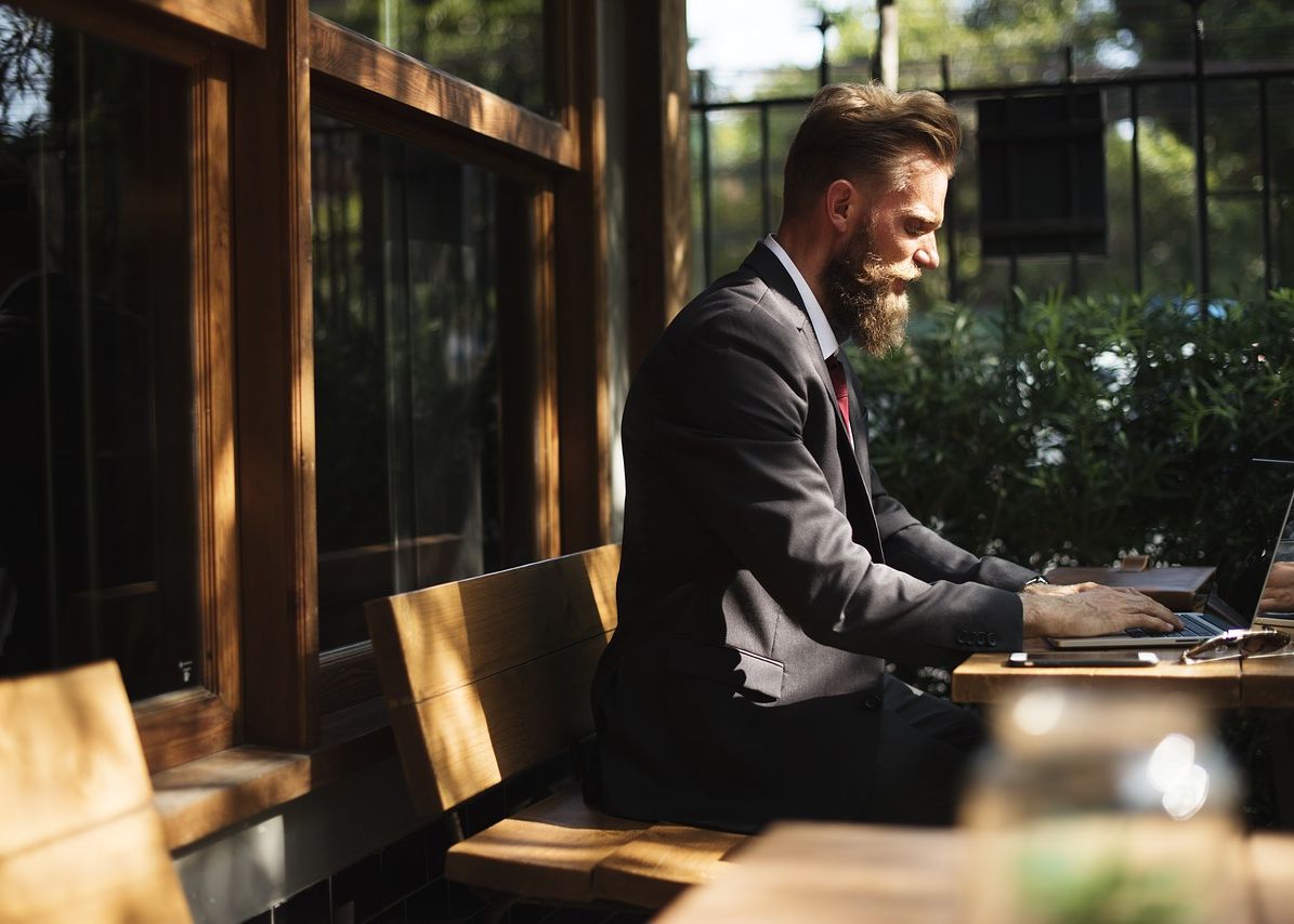 Telefoanele Mobile Si Laptopurile Afecteaza Fertilitatea Barbatilor Avertismentul Unui Medic
