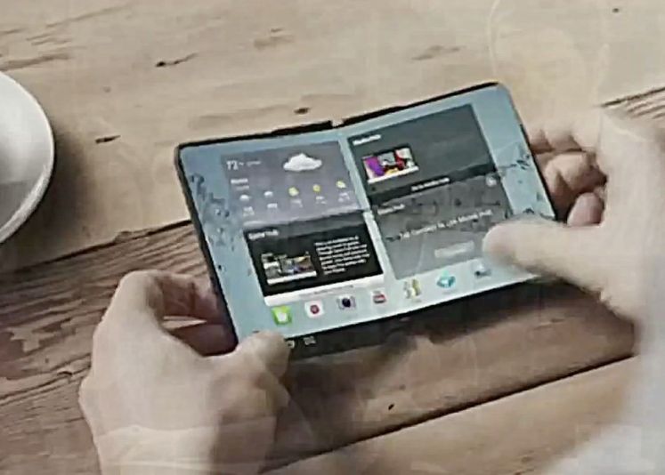 Pret Urias Pentru Priml Smartphon Pliabil De La Samsung Cat Va Costa Telefonul