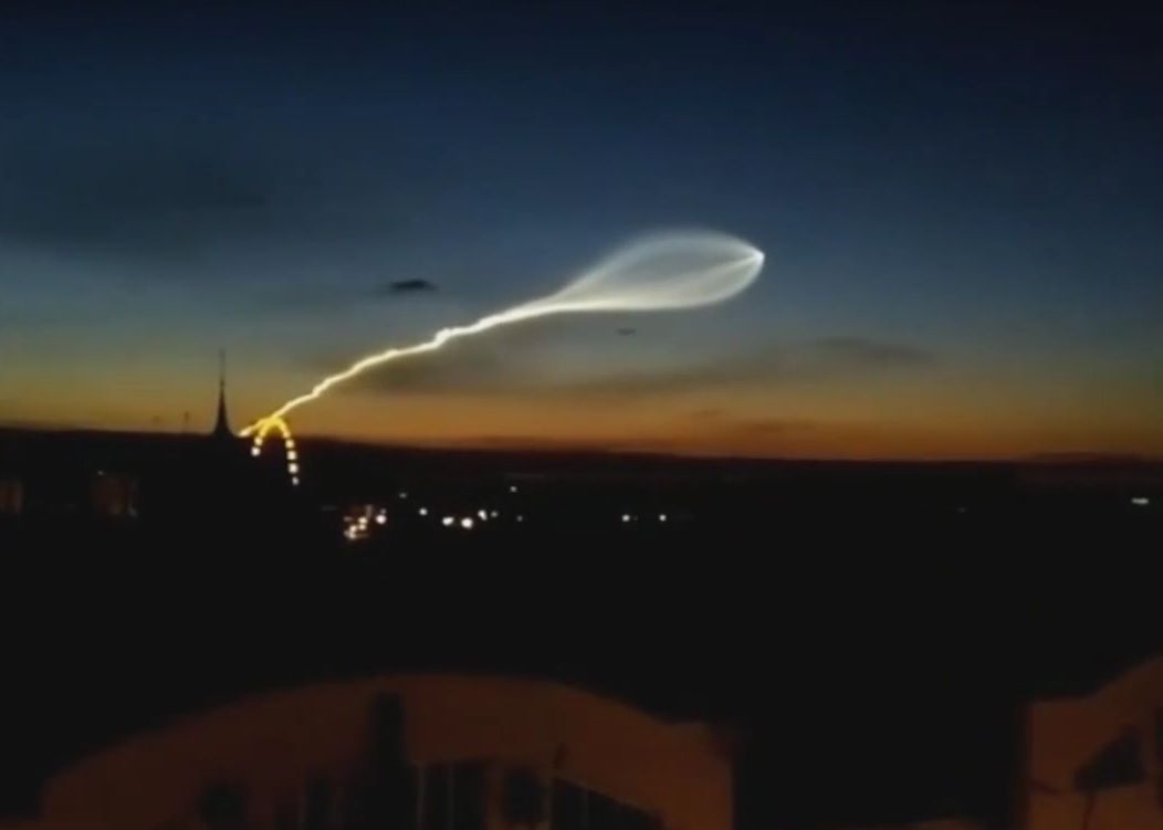 Aparitie neasteptata pe cerul Rusiei in timpul Campionatului Mondial de Fotbal! Localnicii au crezut ca este un OZN Aparitie Neasteptata Pe Cerul Rusiei In Timpul Campionatului Mondial De Fotbal Localnicii Au Crezut Ca