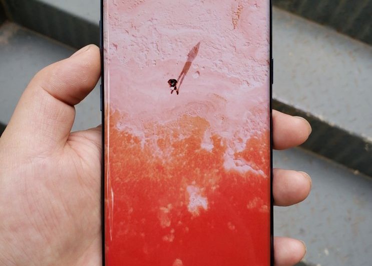 Este acesta prototipul pentru Galaxy S10? Imagini cu un smartphone complet fara margini Este Oare Prototipul Pentru Galaxy S10 Imagini Cu Un Smartphone Complet Fara Margini
