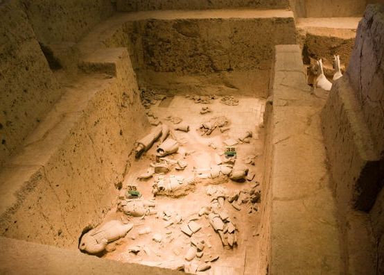 Descoperire importanta in China: 11 morminte vechi de sute de ani. Ce au gasit arheologii in interior Descoperire Importanta In China 11 Morminte Vechi De Sute De Ani Ce Au Gasit Cercetatorii In Interior