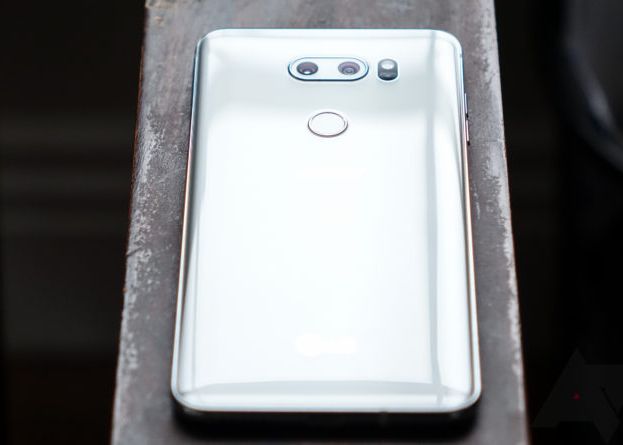 LG intră în competiție cu Huawei și Samsung! Pregătește un smartphone cu cinci camere foto Lg Intra In Competitie Cu Huawei Si Samsung Pregateste Un Smartphone Cu Cinci Camere Foto
