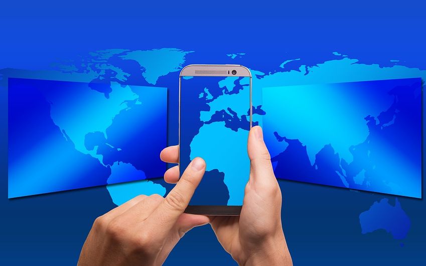 Samsung Ar Putea Schimba Radical Aspectul Telefoanelor Cum Va Arata Un Smartphone Cu Trei Ecrane