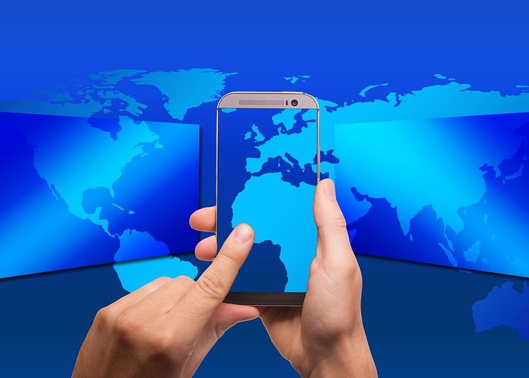 Samsung ar putea schimba radical aspectul telefoanelor. Cum va arăta un smartphone cu trei ecrane Samsung Ar Putea Schimba Radical Aspectul Telefoanelor Cum Va Arata Un Smartphone Cu Trei Ecrane