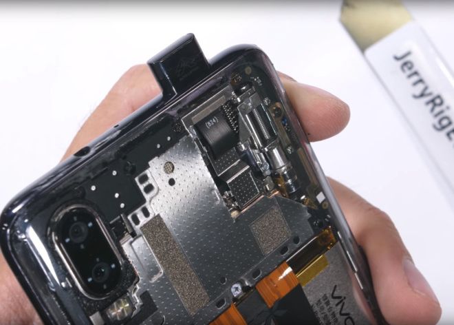 A Desfacut Un Smartphone Cu Camera Frontala Glisanta Cum Arata In Interior