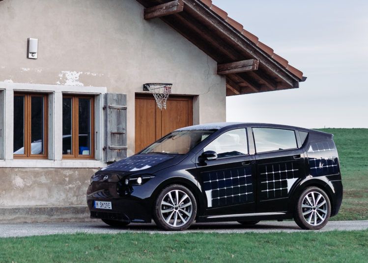 Un Start Up A Testat Prima Masina Cu Celule Solare Care Se Incarca In Timpul Deplasarii