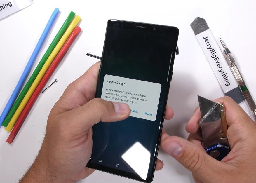 Test de rezistență pentru Galaxy Note 9! Cum se comportă noul phablet când este lovit și îndoit Test De Rezistenta Pentru Galaxy Note 9 Cum Se Comporta Noul Phablet Lansat De Samsung