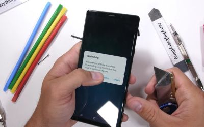Test de rezistență pentru Galaxy Note 9! Cum se comportă noul phablet când este lovit și îndoit