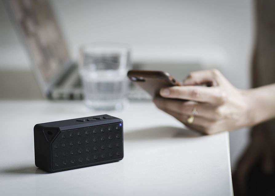 Facebook pregătește lansarea unui sistem de recunoaștere vocală și a unor boxe inteligente Facebook Pregateste Lansarea Unui Sistem De Recunoastere Vocala Si A Unor Boxe Inteligente