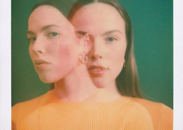 Noul Polaroid Onestep Aparatul Care Imbina Fotografia Analog Cu Avantajele Unei Camere Digitale