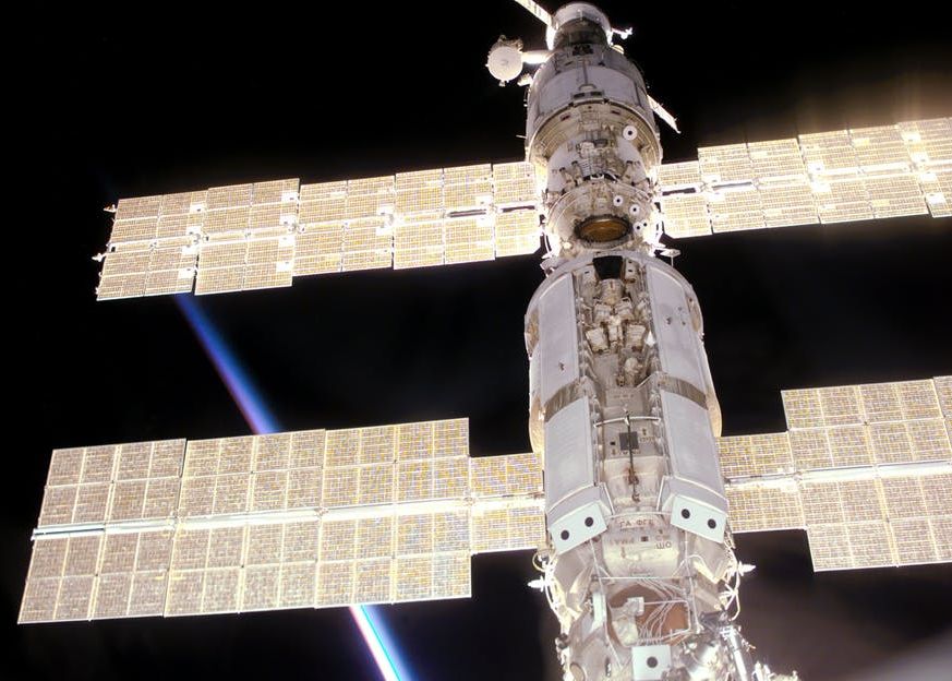 Un Meteorit A Lovit Statia Spatiala Internationala Si A Gaurit Un Perete Cum Au Rezolvat Astronautii Situatia