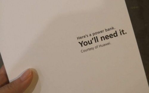 Huawei Ironizeaza Din Nou Apple Ce Cadou A Oferit Fanilor Care Asteptau Sa Cumpere Noul Iphone Xs