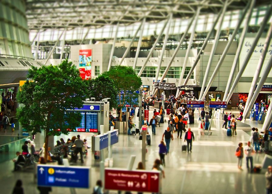 Tara Care Ii Obliga Pe Turisti Sa Permita Vamesilor Accesul La Datele Din Telefon Sau Laptop