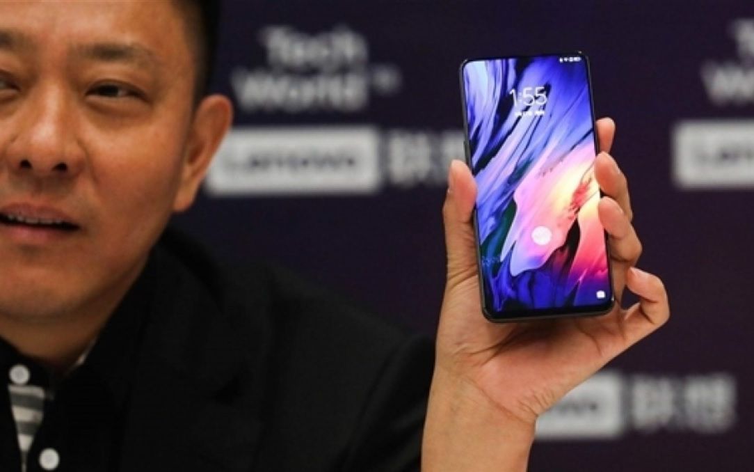 Lenovo Intra In Competitie Cu Samsung Pregateste Un Smartphone Cu Camera Foto Cvadrupla