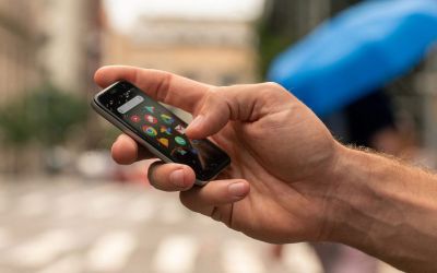 Palm Phone: un gadget minuscul, care funcționează ca asistent pentru un alt smartphone