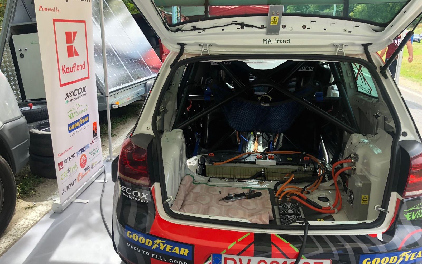 Prima Masina Electrica Din Romania Special Creata Pentru Curse A Fost Prezentata Oficial