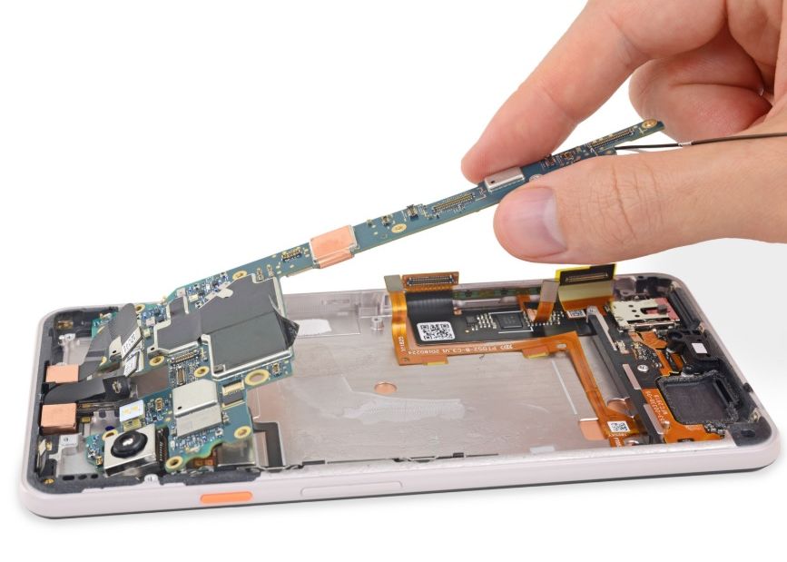 Surpriză pentru experții care au dezasamblat un Google Pixel 3 XL. Ce piesă au găsit înăuntru Surpriza Pentru Expertii Care Au Dezasamblat Un Google Pixel 3 Xl