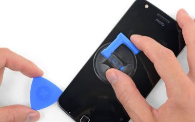 Motorola, primul producător de smartphone care te învață cum să-ți repari singur telefonul
