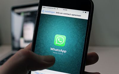 WhatsApp va începe să afișeze reclame, iar Facebook vrea să-l transforme în primul motor de profit