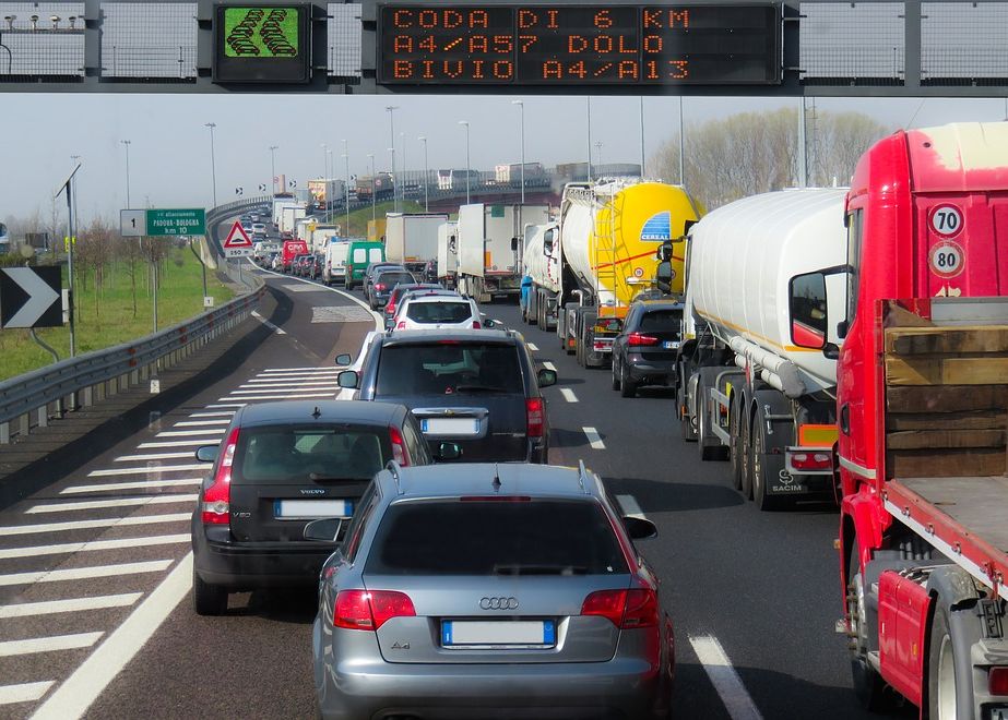 Autostrăzile digitale, inovația care ne poate scăpa de coșmarul ambuteiajelor  Autostrazile Digitale Inovatia Care Ne Poate Scapa De Cosmarul Ambuteiajelor