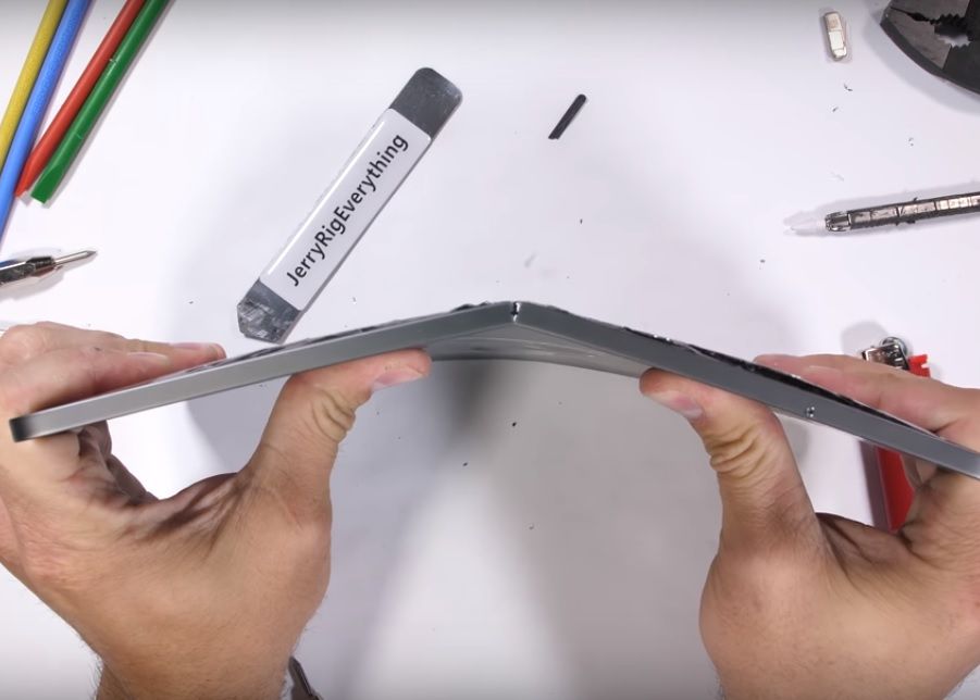 Experiment Uimitor Cat De Usor Poate Fi Indoit Un Ipad Pro