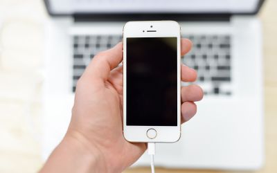 Topul celor mai slabe baterii de la cele mai scumpe modele de smartphone