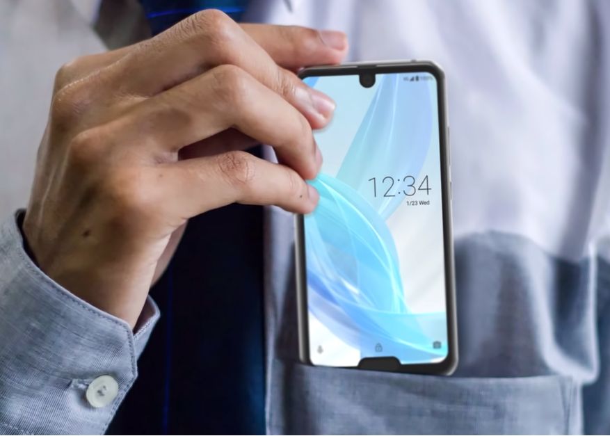 Sharp a lansat cel mai ciudat telefon. Are două decupaje în ecran Sharp A Lansat Cel Mai Ciudat Telefon Are Doua Decupaje In Ecran