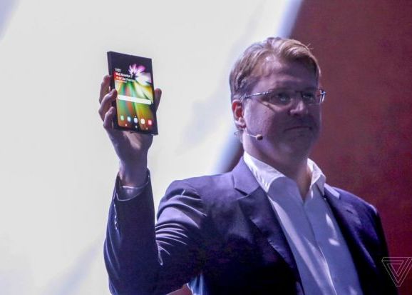 Telefonul Pliabil De La Samsung Va Costa O Avere Estimarile Expertilor Au Fost Deja Depasite