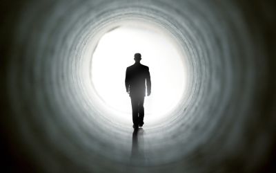 Cum se explică experiențele la limita morții? Teoriile științifice care lămuresc misterul