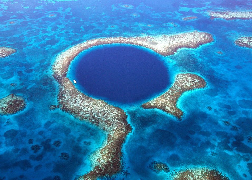 Descoperire Incredibila Despre Marea Groapa Albastra Ce Au Observat Cercetatorii In Adancuri