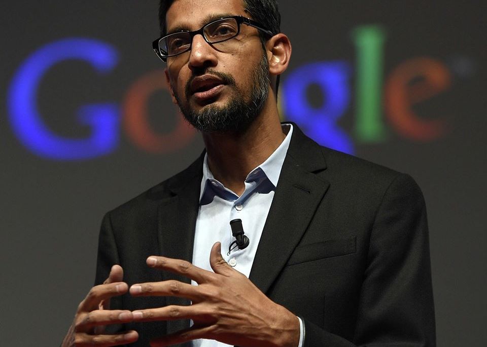 Directorul general Google, nevoit să explice de ce Donald Trump este asociat cu imaginea unui idiot Zde Ce Imi Apare Asta Pe Google Cand Caut Idiot La Imagini Care A Fost Reactia Directorului General Google