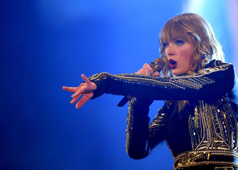 Cum Isi Spioneaza Taylor Swift In Secret Fanii De La Concerte Tehnologia Care Ii Ingrijoreaza Pe Admiratorii