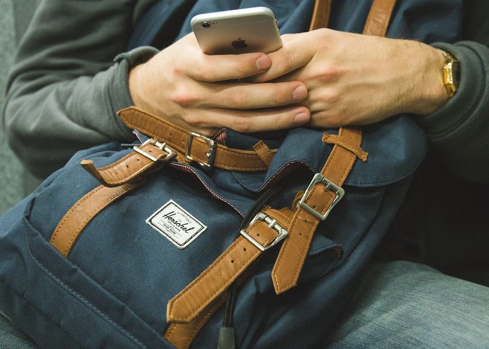 Compania Care Te Plateste Cu 100 000 De Dolari Ca Sa Renunti La Smartphone Timp De Un An 1