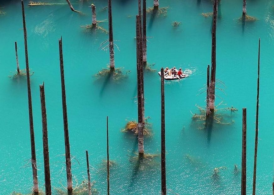 Misterul Lacului Din Kazahstan Unde Copacii Par Sa Creasca Invers