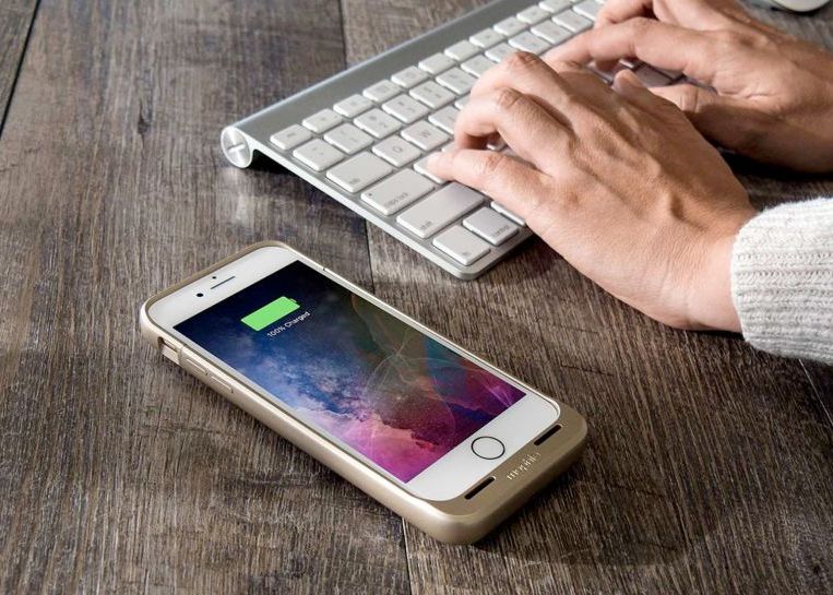 Un truc simplu prin care poți să încarci wireless un iPhone 7 Un Truc Simplu Prin Care Poti Sa Incarci Wireless Un Iphone 7