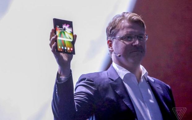 E Oficial Primul Smartphone Pliabil Produs De Samsung Va Fi Lansat In Prima Jumatate A Acestui An