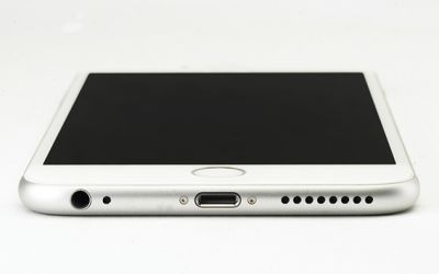 Trebuie să schimbi din nou adaptoarele pentru iPhone. Ce modificare pregătește Apple 