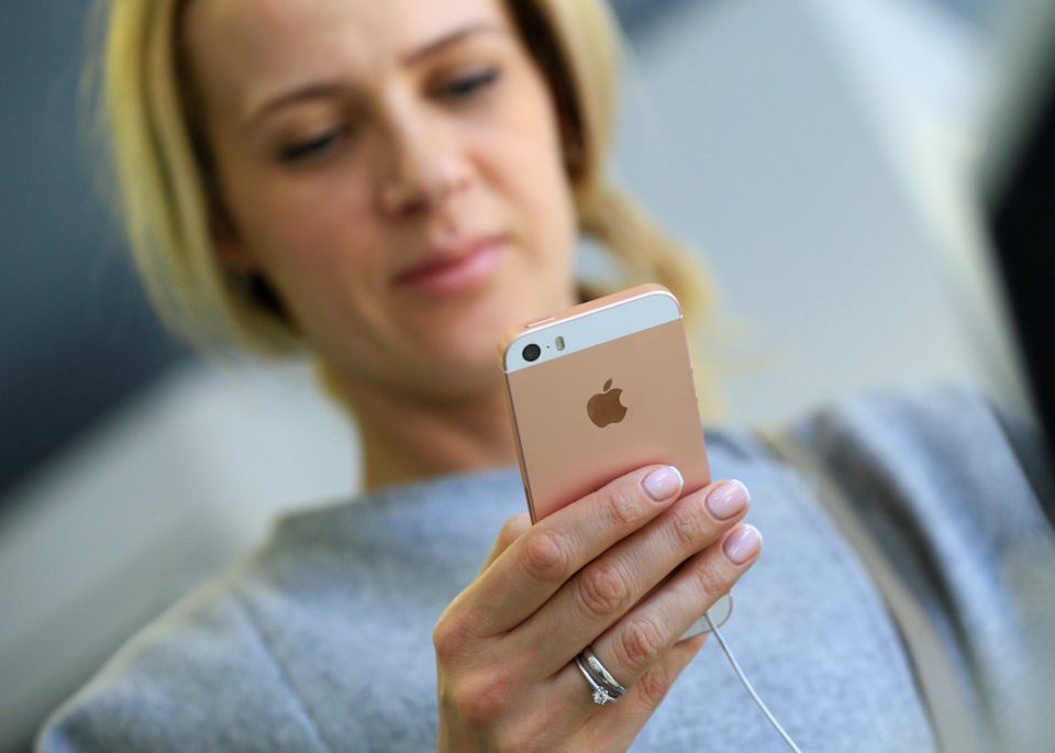 Surpriza Uriasa Apple A Scos Din Nou La Vanzare Cel Mai Ieftin Si Bun Telefon Din Istoria Sa