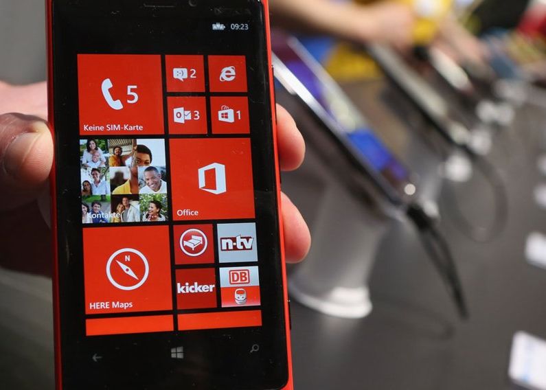 Microsoft Tocmai A Ucis Ultimul Model Cu Smartphone Cu Windows 10 Le Cere Utilizatorilor Sa Treaca La