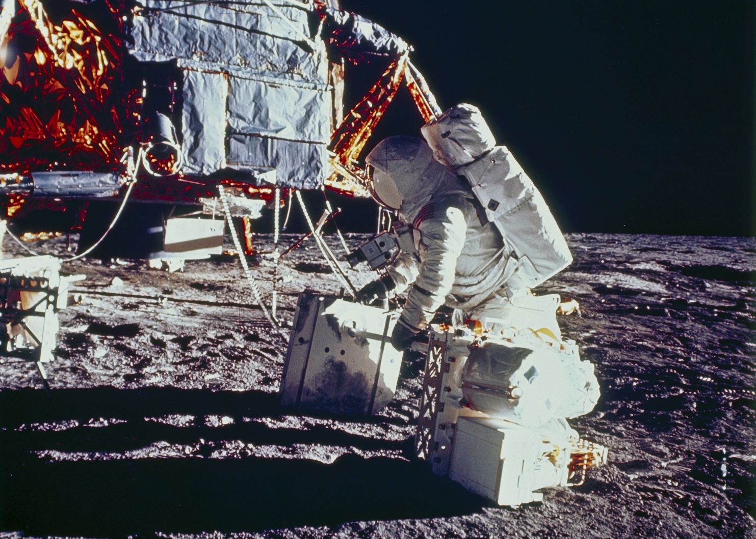 Concluzie Neasteptata A Oamenilor De Stiinta Ce Au Gasit Intr O Roca Adusa De Pe Luna De Astronautii Nasa