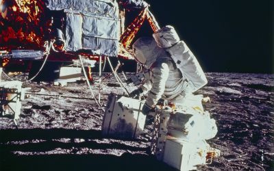 Concluzie neașteptată a cercetătorilor: ce-au găsit într-o rocă adusă de pe Lună de astronauții NASA