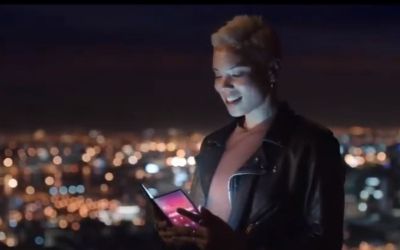 Samsung a scăpat pe internet o reclamă cu primul său smartphone pliabil. Cum va arăta