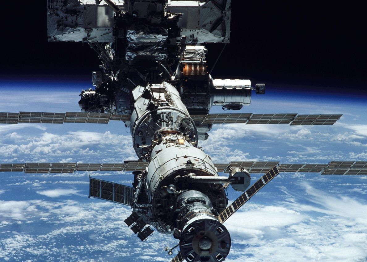 Premieră în explorarea spațială: o capsulă Space X s-a conectat la Stația Spațială Internațională Premiera In Explorarea Spatiala O Capsula Space X S A Conectat La Statia Spatiala Internationala