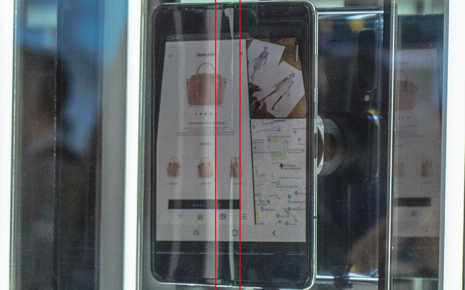 Samsung Pregateste Doua Noi Modele De Telefon Pliabil Ce Problema Apare La Galaxy Fold