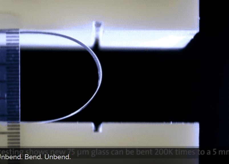 Corning pregătește primul ecran flexibil din sticlă rezistentă, pentru telefoanele pliabile Corning Pregateste Primul Ecran Flexibil Din Sticla Rezistenta Pentru Telefoanele Pliabile