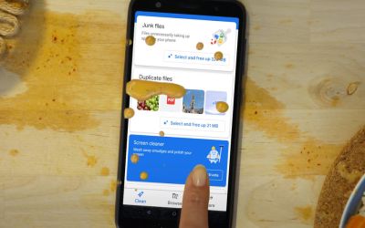 Google vine cu prima aplicație care șterge murdăria de pe ecranul telefonului. Cum funcționează