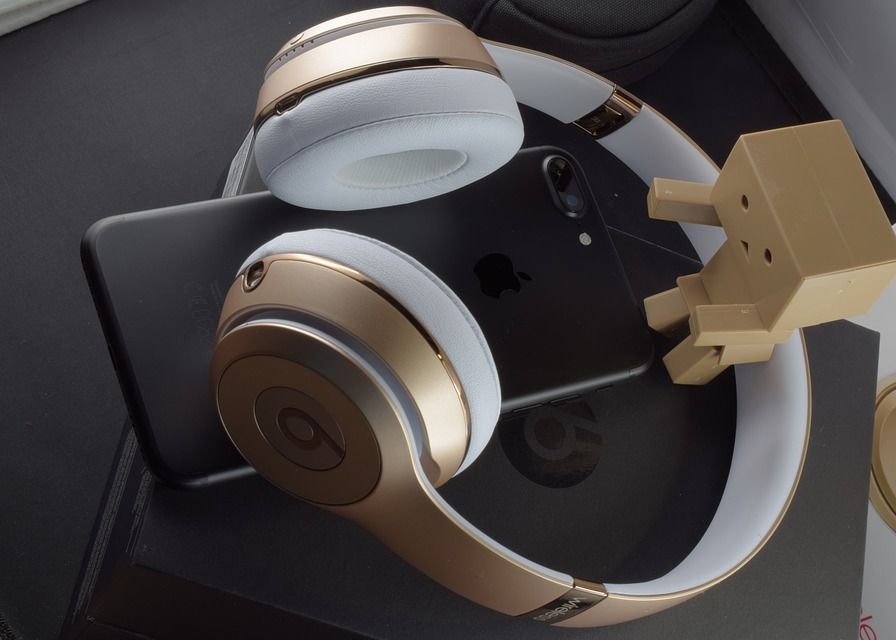 Apple va lansa un model de căști premium over-ear. Cât vor costa Apple Va Lansa Un Model De Casti Premium Over Ear