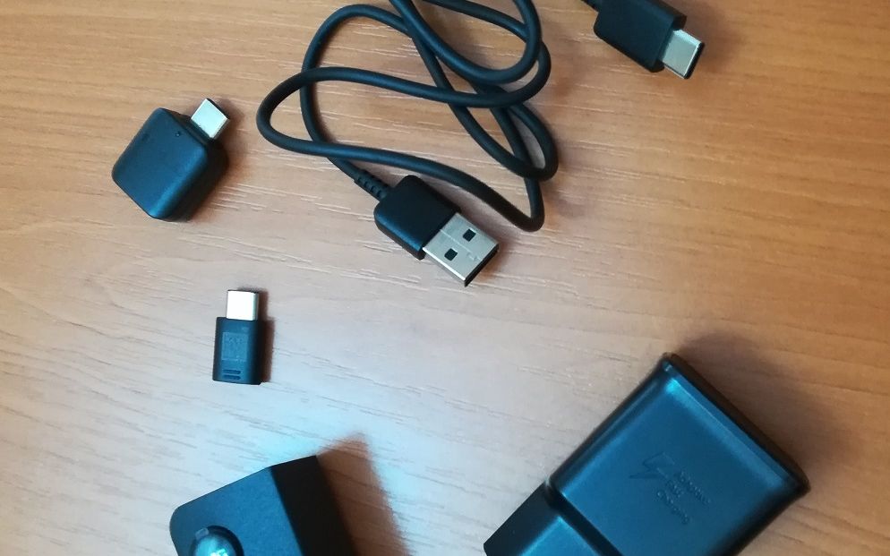 Review Samsung Galaxy S10: design nou, ideal pentru cei care detestă „bretonul” Review Samsung Galaxy S10