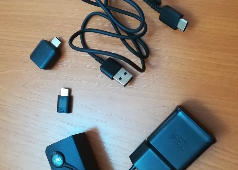 Review Samsung Galaxy S10: design nou, ideal pentru cei care detestă „bretonul” Review Samsung Galaxy S10